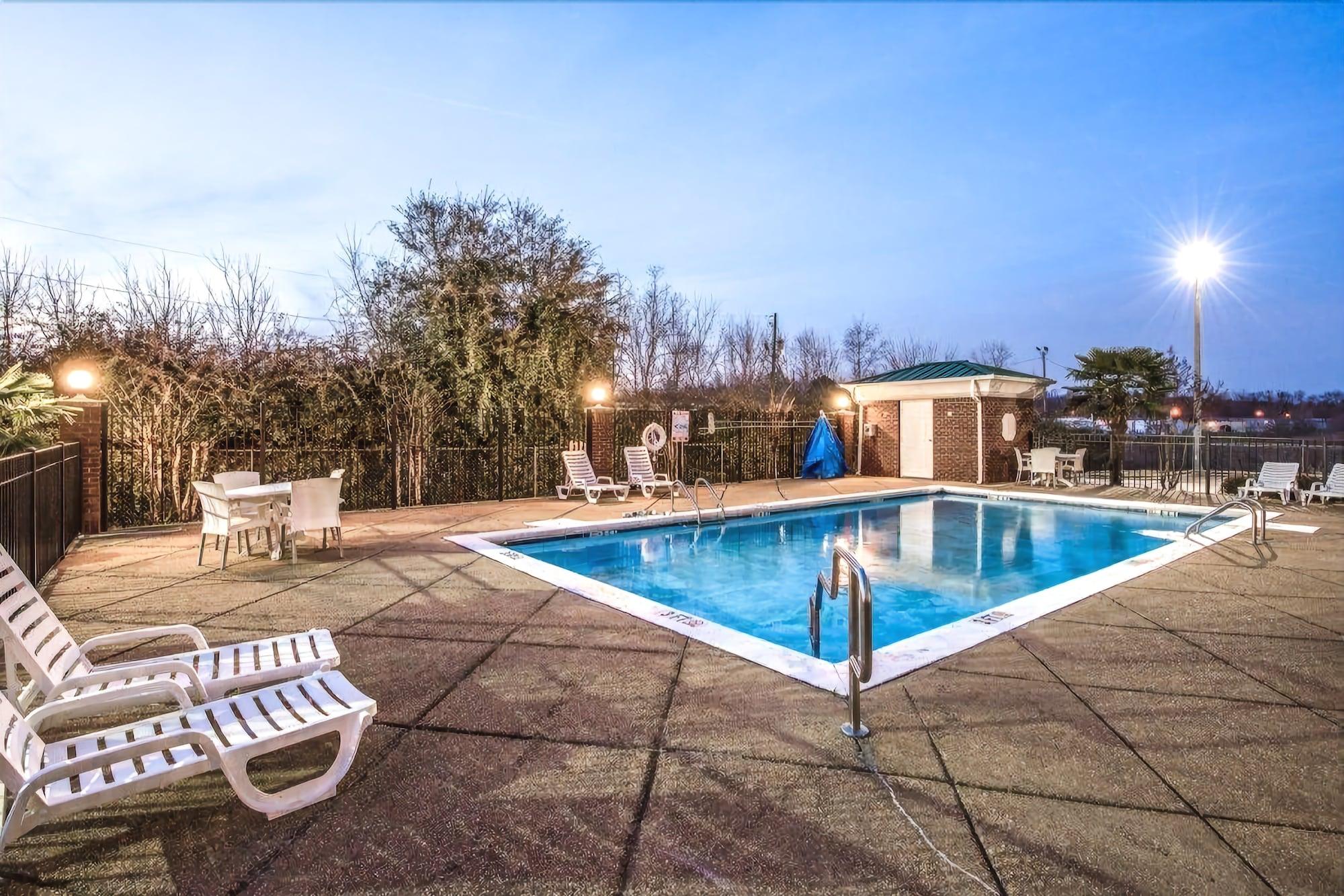 Baymont By Wyndham Montgomery South Extérieur photo