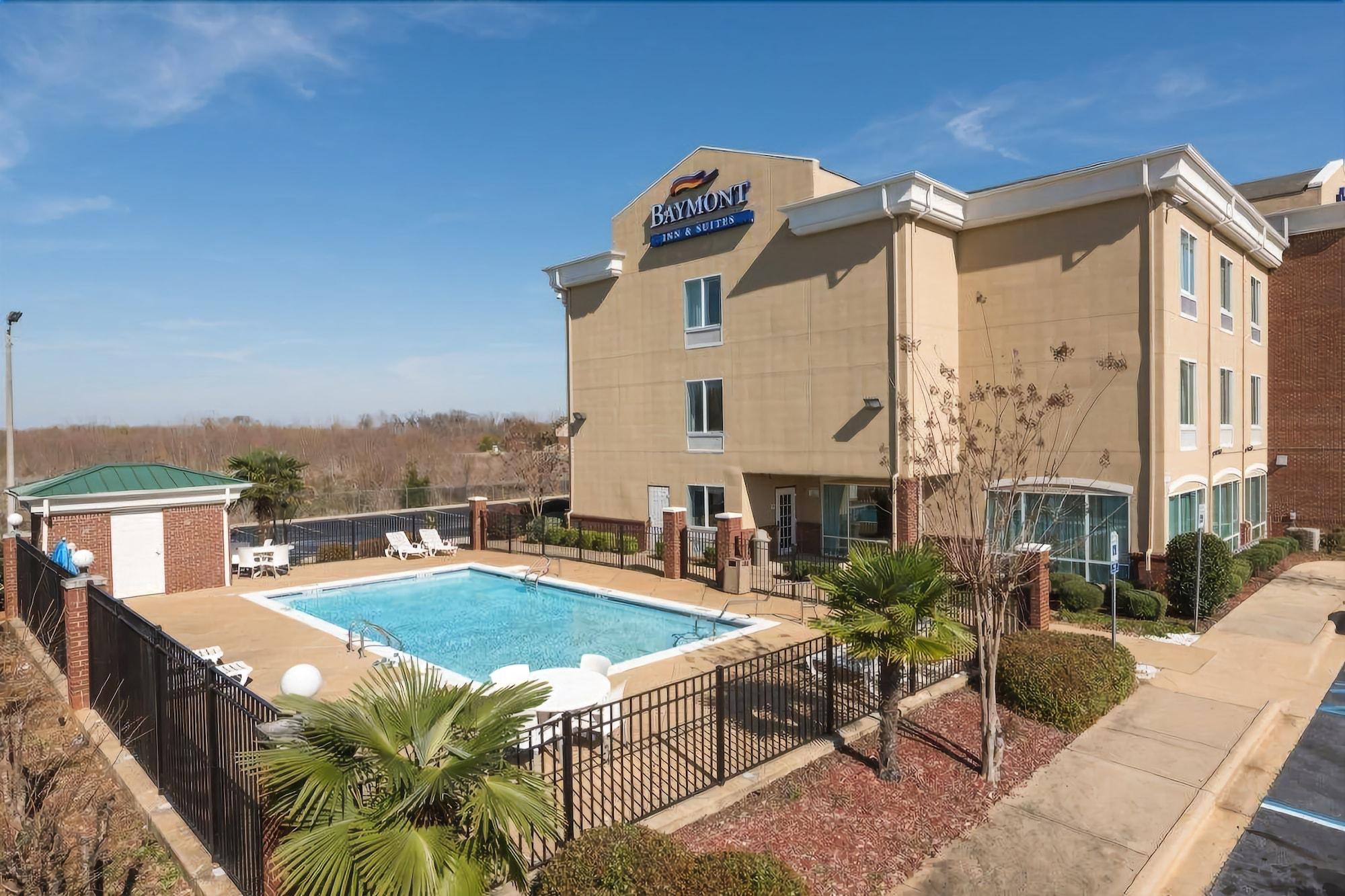 Baymont By Wyndham Montgomery South Extérieur photo