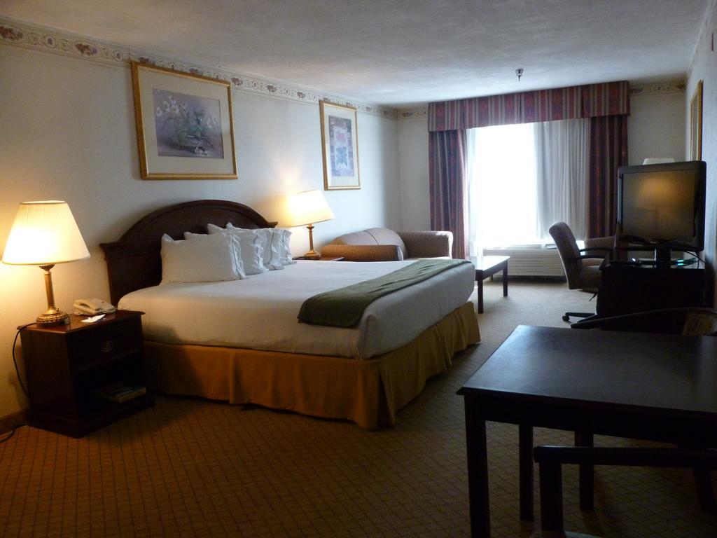 Baymont By Wyndham Montgomery South Extérieur photo