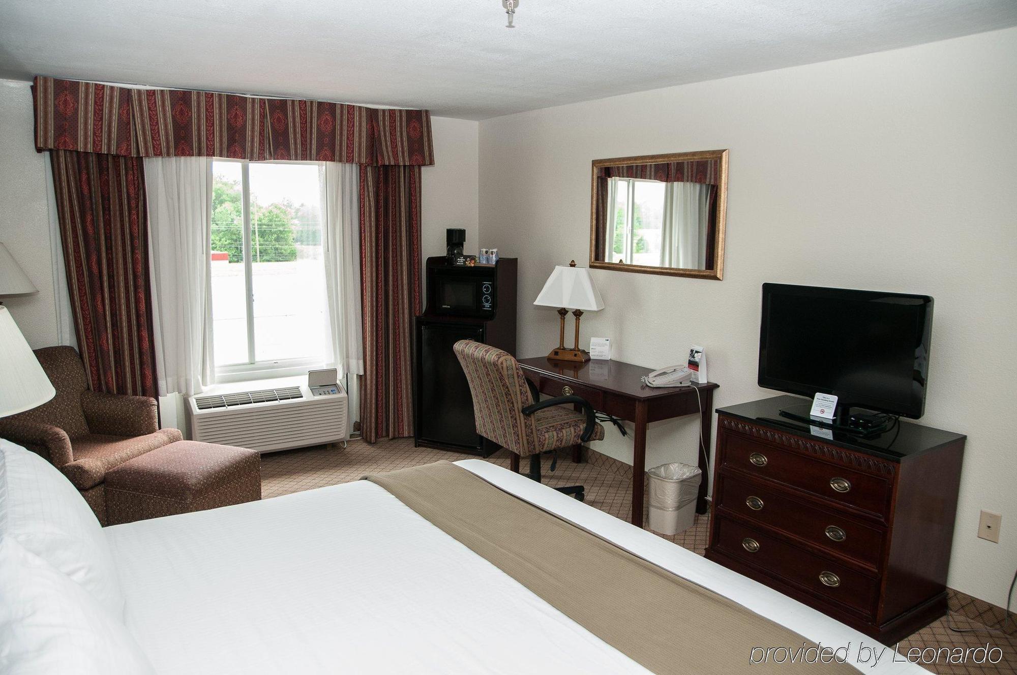 Baymont By Wyndham Montgomery South Extérieur photo