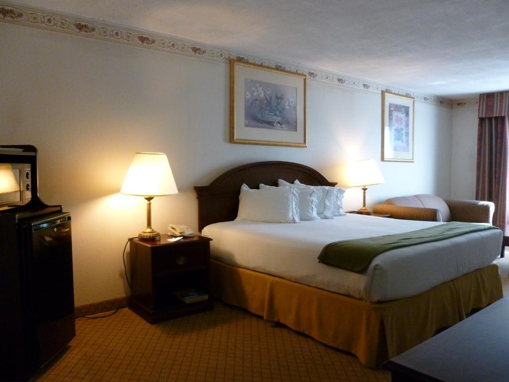 Baymont By Wyndham Montgomery South Extérieur photo