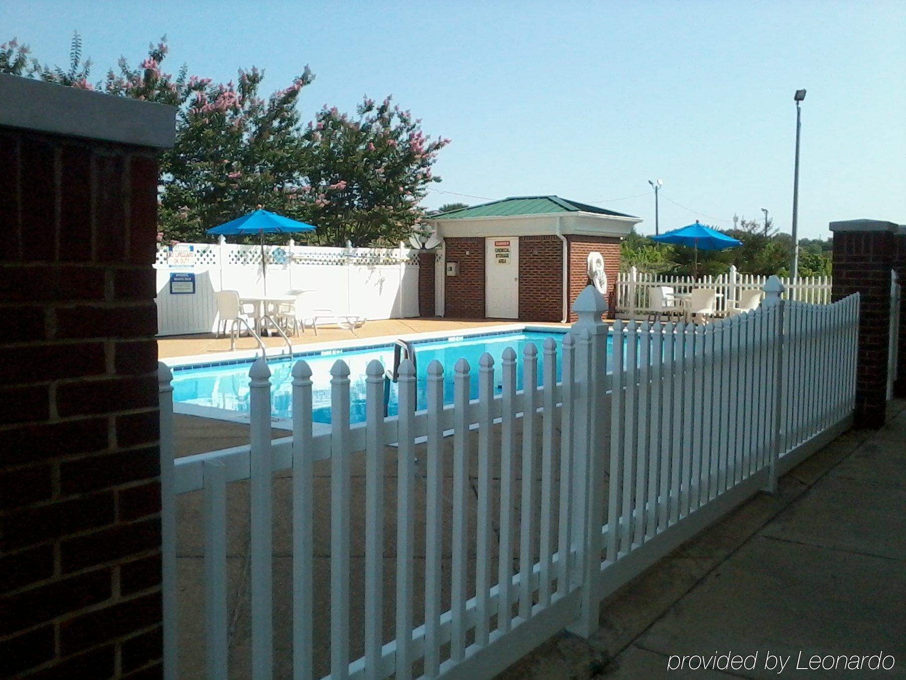 Baymont By Wyndham Montgomery South Extérieur photo